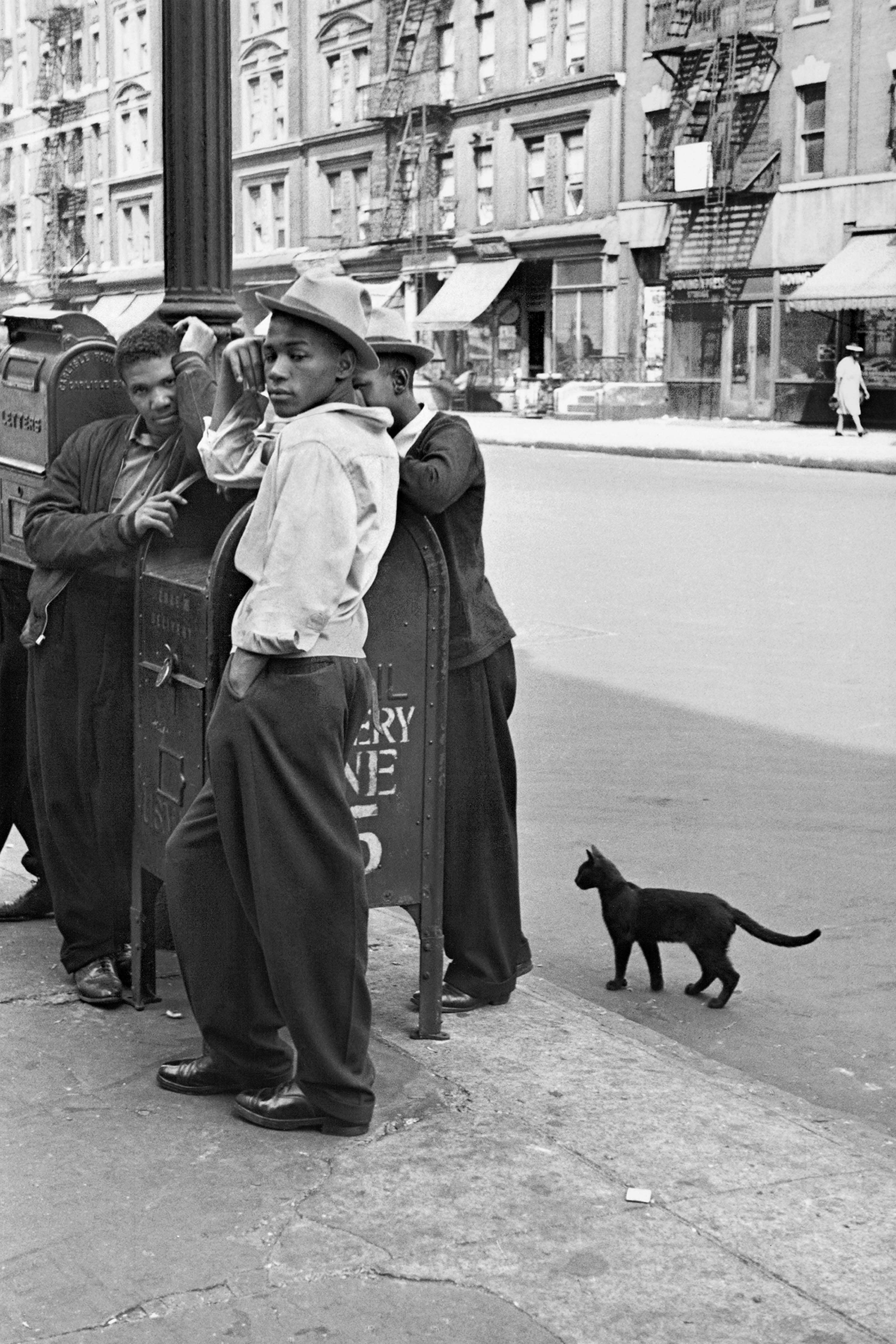 Helen Levitt, N.Y., ca. 1945 © Film Documents LLC, courtesy Zander Galerie 09_Helen Levitt_bw.jpg